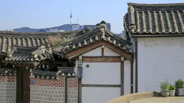 "관광객은 밤엔 오지 마세요"... '오버투어리즘' 몸살 앓는 이곳에 특단의 조치