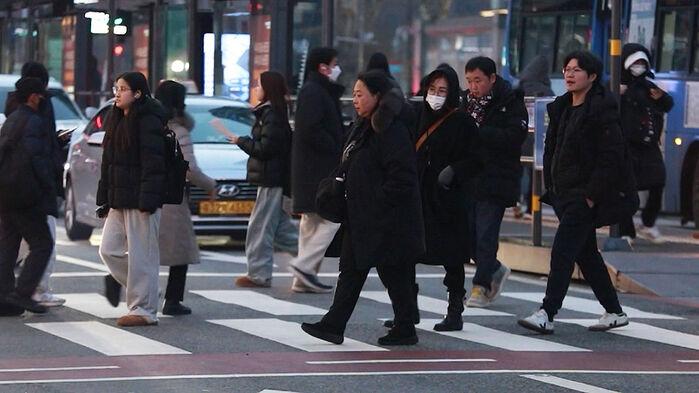 그러다 먹혀버릴까 봐…"별일없다? 그럼 됐다" 요즘 행복론